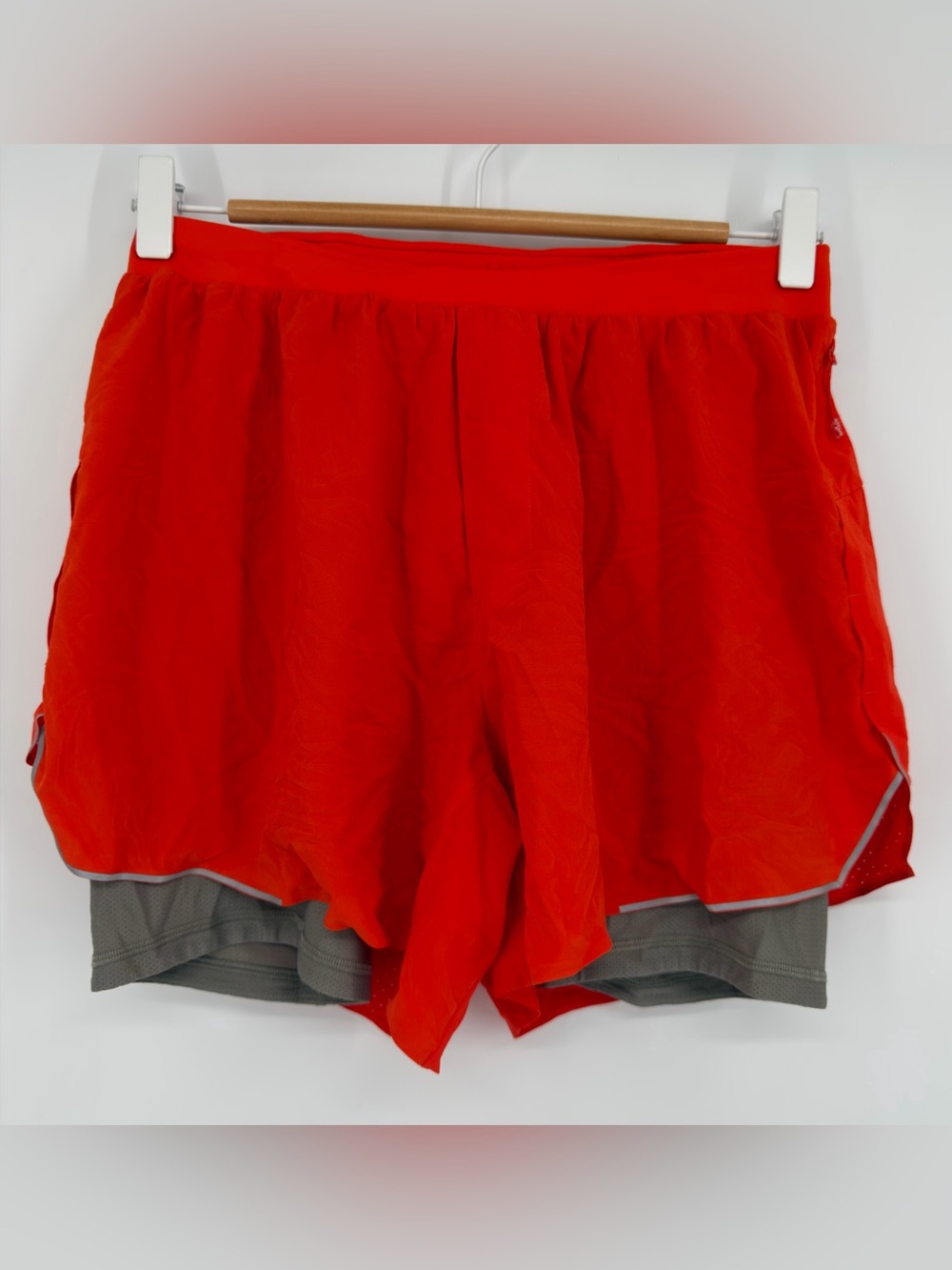 lululemon Athletica Men’s Medium Orange Layered Training Shorts‎ with Gray Liner